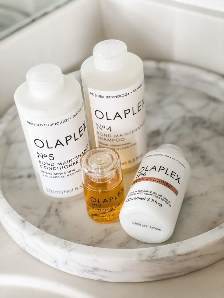 Gamme complète Olaplex dans un bol en marbre